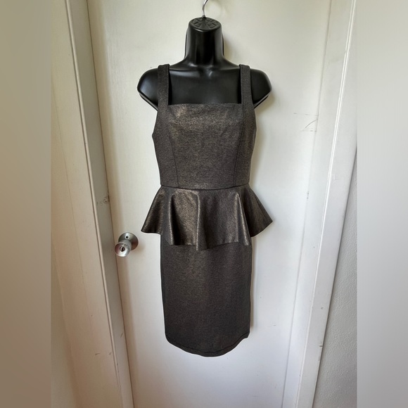 ALICE + OLIVIA “Dahlia” metallic, square neckline, peplum dress in size 6 - Picture 3 of 15